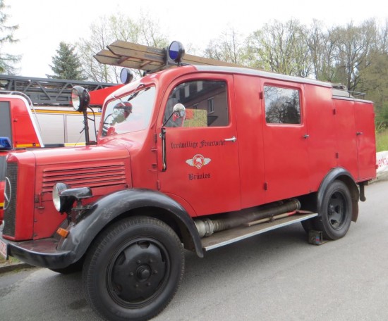 Altes Feuerwehrauto der Feuerwehr Brünlos