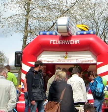 Die Hüpfburg darf auch bei der Feuerwehr nicht fehlen