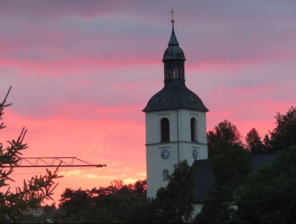 Abendrot und die Thalheimer Kirche